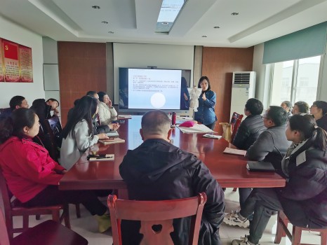 熱烈歡迎武漢紡織大學(xué)服裝學(xué)院張丹教授蒞臨授課指導(dǎo)！